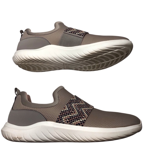 Clarks Cloudsteppers Women's Tan Slip-On Sneakers Beaded Front - Picture 3 of 5